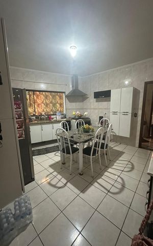 Casa à venda com 137m², 3 quartos e 3 vagas Casa à venda com 137m², 3 quartos e 3 vagasCozinha