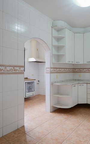 Casa à venda com 330m², 3 quartos e 5 vagasCopa