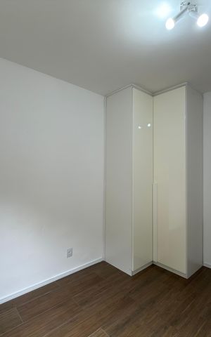 Apartamento à venda com 74m², 2 quartos e 2 vagas Apartamento à venda com 74m², 2 quartos e 2 vagasSuíte