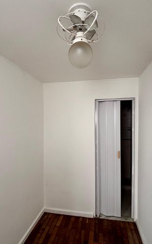 Apartamento à venda com 121m², 3 quartos e 2 vagas Apartamento à venda com 121m², 3 quartos e 2 vagasQuarto de serviço