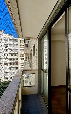 Apartamento à venda com 121m², 3 quartos e 2 vagas Apartamento à venda com 121m², 3 quartos e 2 vagasVaranda da sala