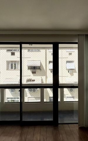 Apartamento à venda com 121m², 3 quartos e 2 vagas Apartamento à venda com 121m², 3 quartos e 2 vagasVaranda da sala
