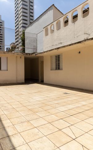 Casa à venda com 340m², 5 quartos e 1 vaga Casa à venda com 340m², 5 quartos e 1 vagaQuintal