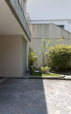 Casa à venda com 340m², 5 quartos e 1 vaga Casa à venda com 340m², 5 quartos e 1 vagaGaragem