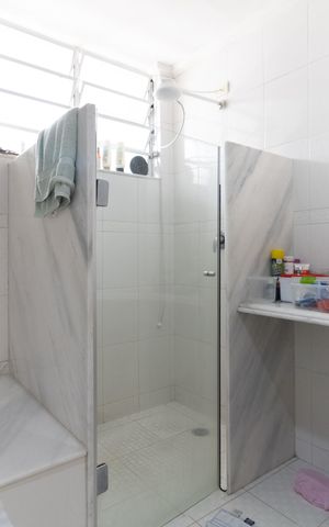 Casa à venda com 340m², 5 quartos e 1 vaga Casa à venda com 340m², 5 quartos e 1 vagaBanheiro da Suíte 5