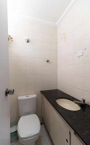 Casa à venda com 340m², 5 quartos e 1 vaga Casa à venda com 340m², 5 quartos e 1 vagaLavabo