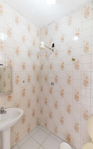 Casa à venda com 340m², 5 quartos e 1 vaga Casa à venda com 340m², 5 quartos e 1 vagaBanheiro de Serviço
