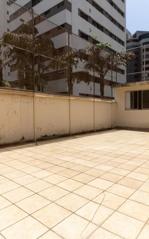 Casa à venda com 340m², 5 quartos e 1 vaga Casa à venda com 340m², 5 quartos e 1 vagaQuintal