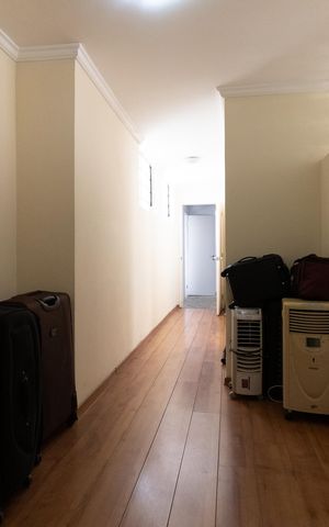 Casa à venda com 340m², 5 quartos e 1 vaga Casa à venda com 340m², 5 quartos e 1 vagaCorredor