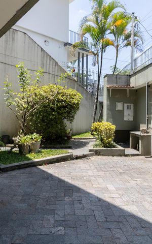 Casa à venda com 340m², 5 quartos e 1 vaga Casa à venda com 340m², 5 quartos e 1 vagaGaragem