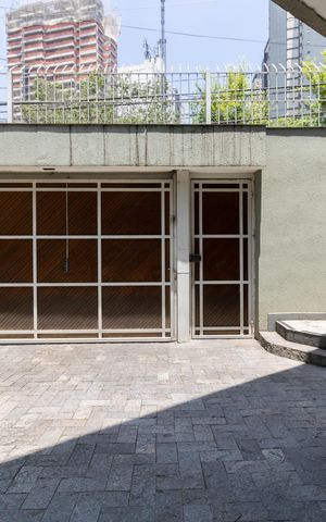Casa à venda com 340m², 5 quartos e 1 vaga Casa à venda com 340m², 5 quartos e 1 vagaGaragem