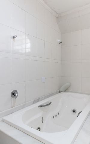 Casa à venda com 340m², 5 quartos e 1 vaga Casa à venda com 340m², 5 quartos e 1 vagaBanheiro da Suíte 5