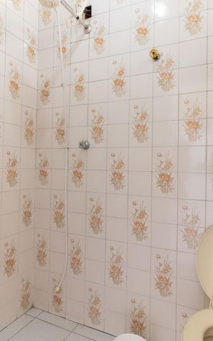 Casa à venda com 340m², 5 quartos e 1 vaga Casa à venda com 340m², 5 quartos e 1 vagaBanheiro de Serviço