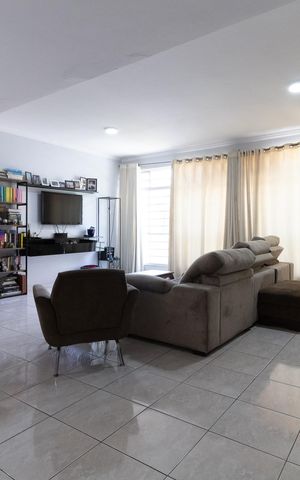 Casa à venda com 340m², 5 quartos e 1 vaga Casa à venda com 340m², 5 quartos e 1 vagaSala