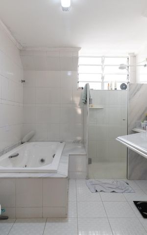 Casa à venda com 340m², 5 quartos e 1 vaga Casa à venda com 340m², 5 quartos e 1 vagaBanheiro da Suíte 5