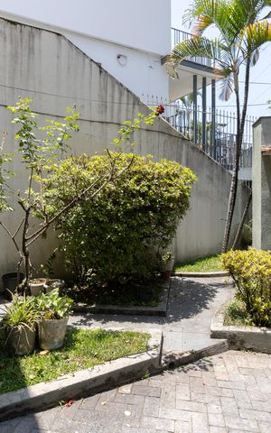 Casa à venda com 340m², 5 quartos e 1 vaga Casa à venda com 340m², 5 quartos e 1 vagaJardim