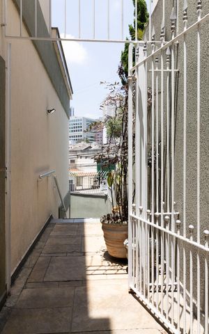Casa à venda com 340m², 5 quartos e 1 vaga Casa à venda com 340m², 5 quartos e 1 vagaEntrada