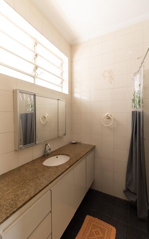 Casa à venda com 340m², 5 quartos e 1 vaga Casa à venda com 340m², 5 quartos e 1 vagaBanheiro da Suíte 3