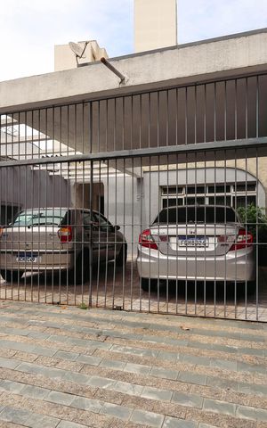 Casa à venda com 295m², 3 quartos e 2 vagasFachada
