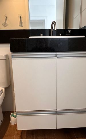Apartamento para alugar com 85m², 2 quartos e 1 vaga Apartamento para alugar com 85m², 2 quartos e 1 vagaBanheiro social