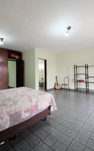 Casa à venda com 200m², 3 quartos e 3 vagasSuíte 1