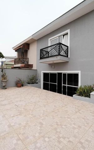 Casa à venda com 200m², 3 quartos e 3 vagasVaranda