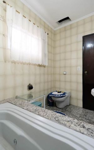 Casa à venda com 200m², 3 quartos e 3 vagasSuíte 1 Banheiro