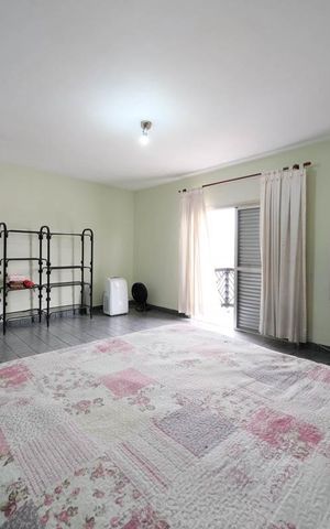 Casa à venda com 200m², 3 quartos e 3 vagasSuíte 1