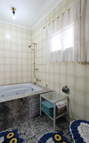 Casa à venda com 200m², 3 quartos e 3 vagasSuíte 1 Banheiro