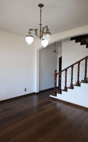 Casa para alugar com 284m², 3 quartos e 3 vagasSala