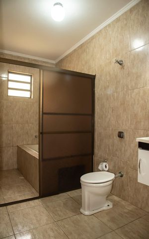 Casa à venda com 202m², 3 quartos e 1 vagaBanheiro
