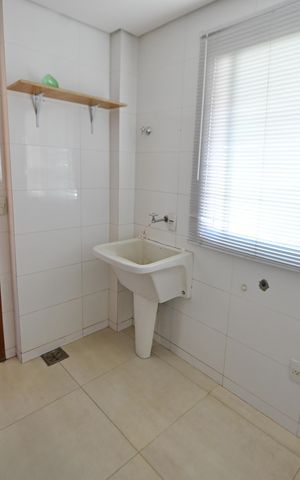 Apartamento à venda com 159m², 5 quartos e 2 vagas Apartamento à venda com 159m², 5 quartos e 2 vagasÁrea de Serviço