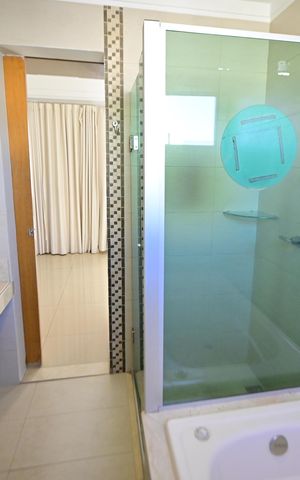 Apartamento à venda com 159m², 5 quartos e 2 vagas Apartamento à venda com 159m², 5 quartos e 2 vagasBanheiro da Suíte 1