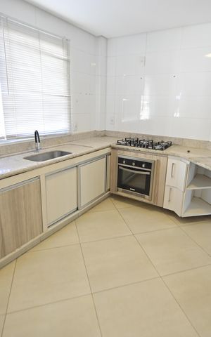 Apartamento à venda com 159m², 5 quartos e 2 vagas Apartamento à venda com 159m², 5 quartos e 2 vagasCozinha