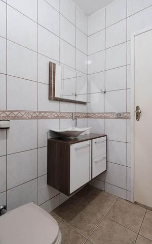 Casa para alugar com 200m², 2 quartos e 2 vagasBanheiro