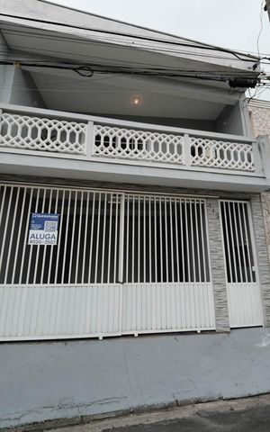 Casa para alugar com 200m², 2 quartos e 2 vagasFachada