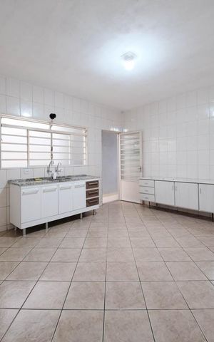 Casa para alugar com 200m², 2 quartos e 2 vagasCozinha
