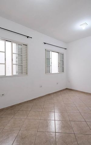 Casa para alugar com 200m², 2 quartos e 2 vagasQuarto 1