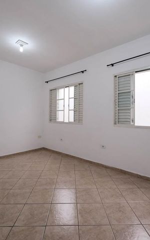 Casa para alugar com 200m², 2 quartos e 2 vagasQuarto 1
