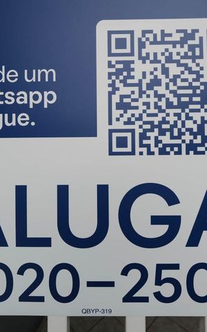 Casa para alugar com 200m², 2 quartos e 2 vagasFachada