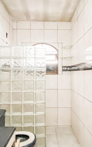 Casa à venda com 80m², 2 quartos e 1 vaga Casa à venda com 80m², 2 quartos e 1 vagaBanheiro