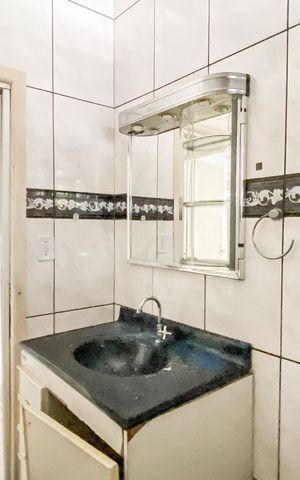 Casa à venda com 80m², 2 quartos e 1 vaga Casa à venda com 80m², 2 quartos e 1 vagaBanheiro