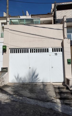 Casa de condomínio à venda com 250m², 3 quartos e 1 vagaFachada