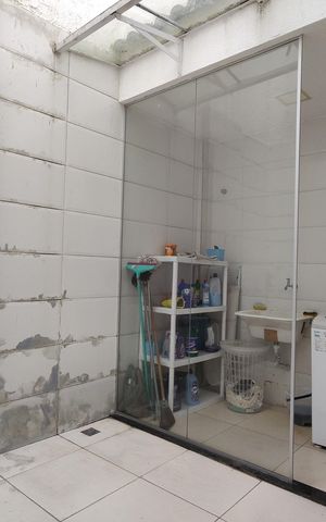 Casa de condomínio à venda com 250m², 3 quartos e 1 vaga Casa de condomínio à venda com 250m², 3 quartos e 1 vagaÁrea de Serviço