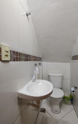 Casa de condomínio à venda com 250m², 3 quartos e 1 vagalavabo
