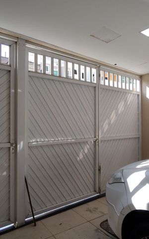 Casa de condomínio à venda com 250m², 3 quartos e 1 vaga Casa de condomínio à venda com 250m², 3 quartos e 1 vagaGaragem