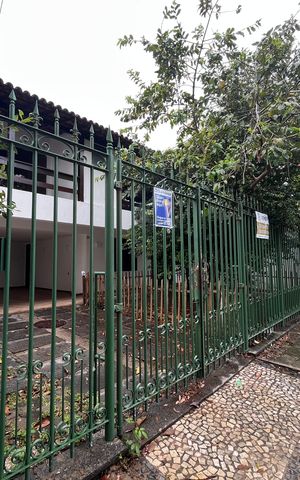 Casa para alugar com 650m², 6 quartos e 6 vagasFachada