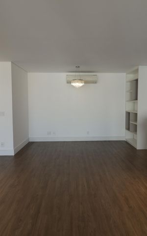 Apartamento à venda com 111m², 2 quartos e 2 vagasSala