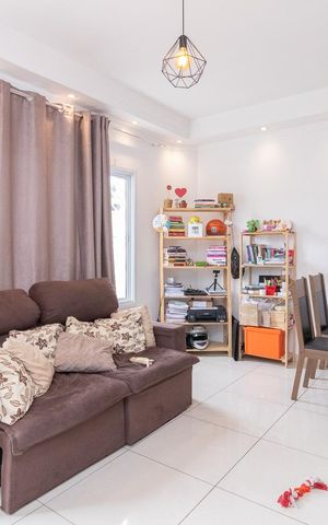 Casa de condomínio à venda com 60m², 2 quartos e 2 vagasSala