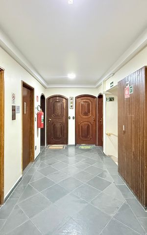 Apartamento à venda com 150m², 3 quartos e 1 vaga Apartamento à venda com 150m², 3 quartos e 1 vagaHall Apartamento